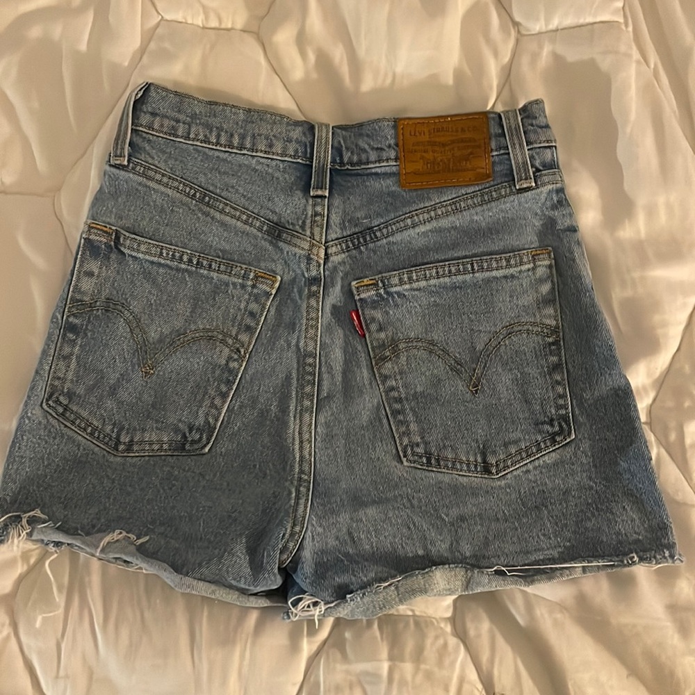 NWOT Levi shorts